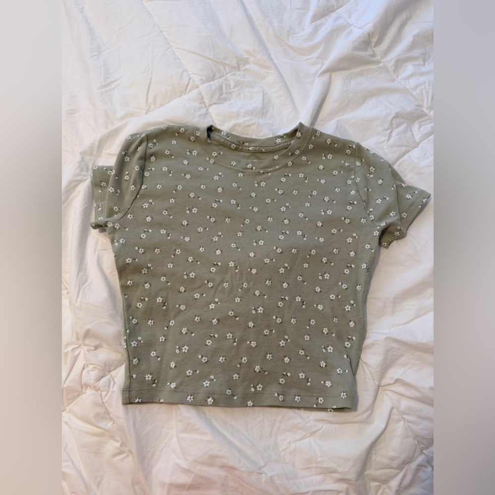 Hollister Green Floral Baby Tee Cropped Short Sleeve Top Small